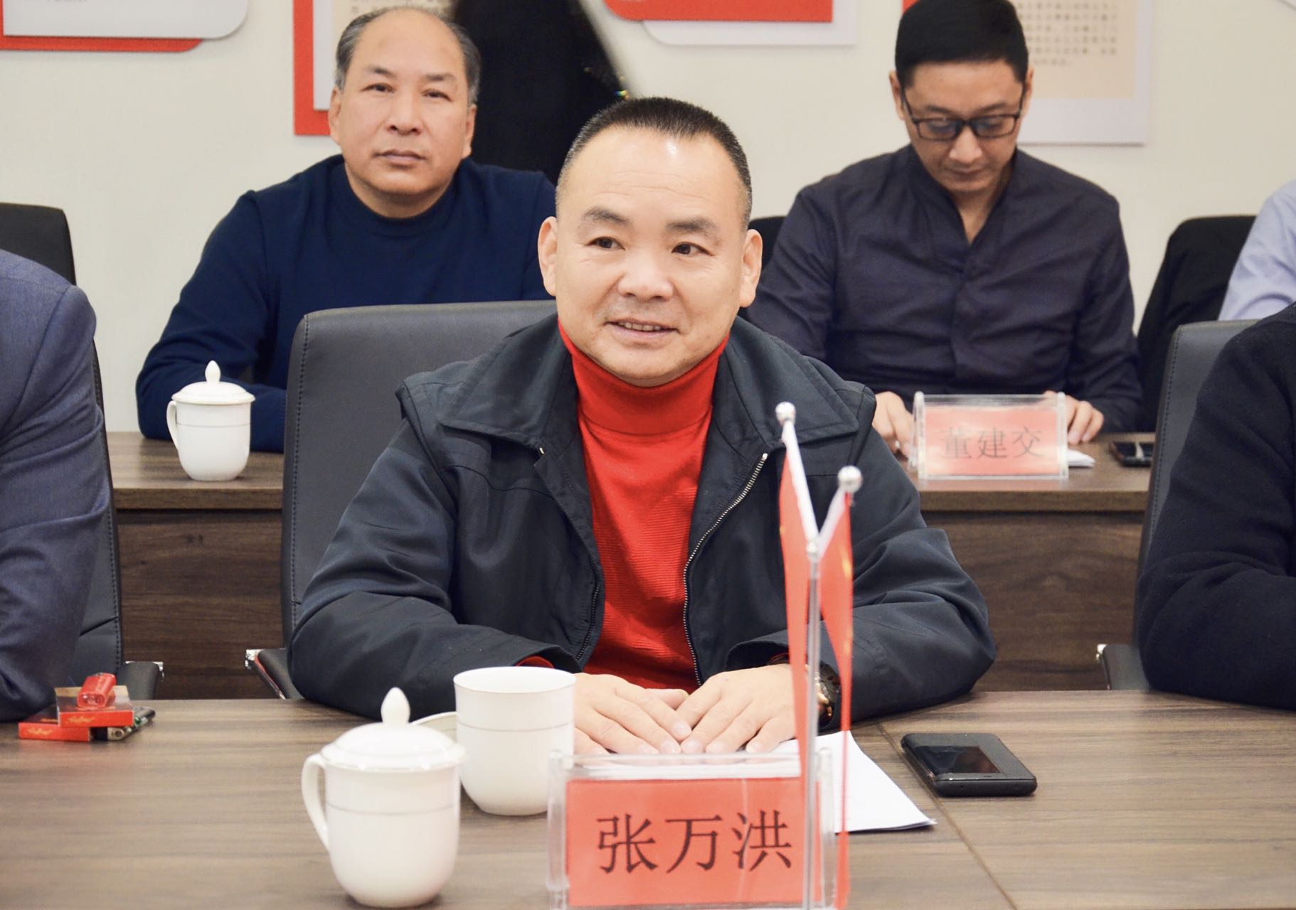 10张万洪.jpg