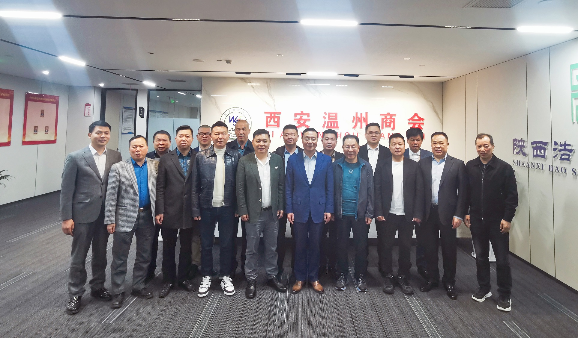 1710301275361053172.jpg 合影.jpg