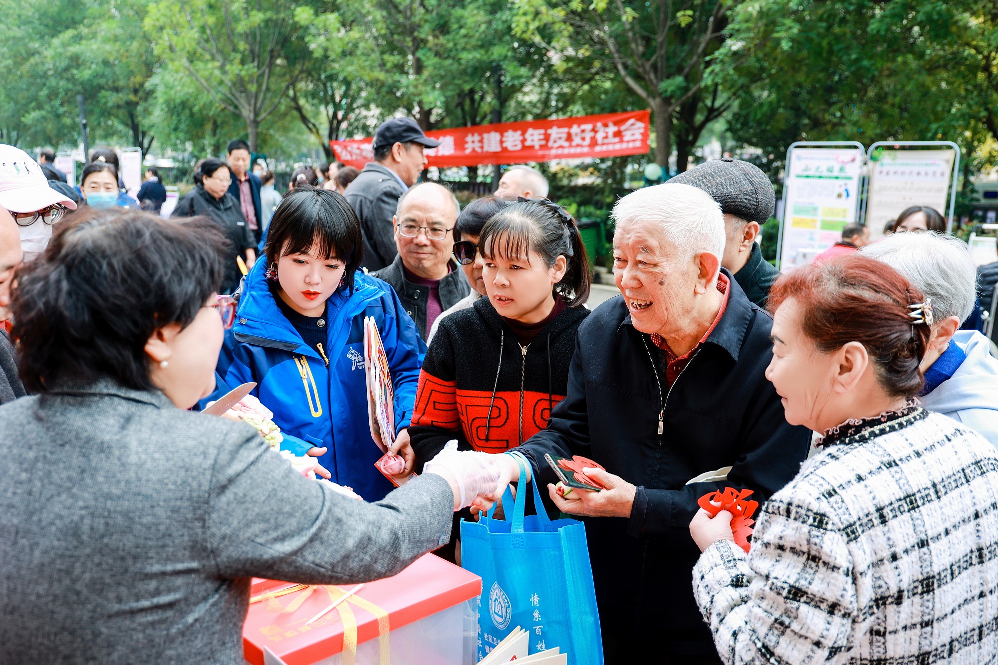 1762161515665057245.jpg 重阳活动22.jpg